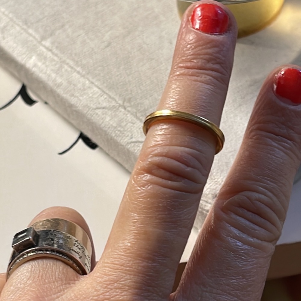 22KT Solid Gold Band.  Simple. - Picture 6 of 6